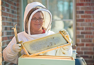 Suzanne Govett, beekeeper
